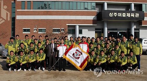 상주서 상무축구단 승합차 트럭과 충돌…선수 9명 다쳐