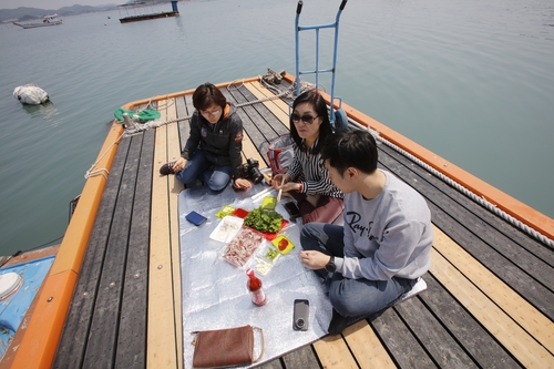 울돌목 거센물살 가르며 돌아왔다…입맛 사로잡는 해남 보리숭어