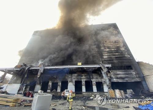 이천 물류창고 화재로 38명 사망…지하 2층서 폭발(종합2보)