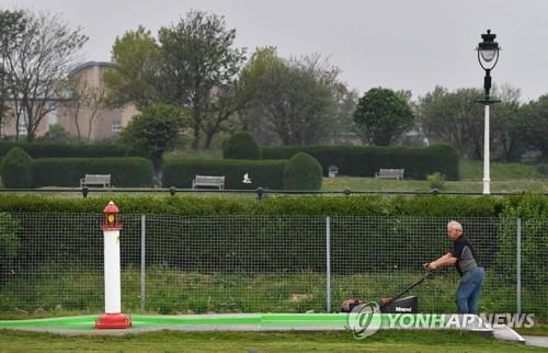 골프 금지령 해제 앞둔 영국 "라운드 끝나면 곧장 귀가하라"