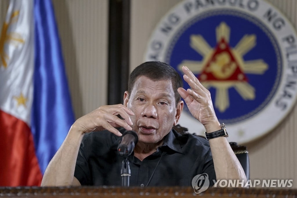 두테르테 "코로나19 봉쇄 기간 군경 위협시 사살" 엄포