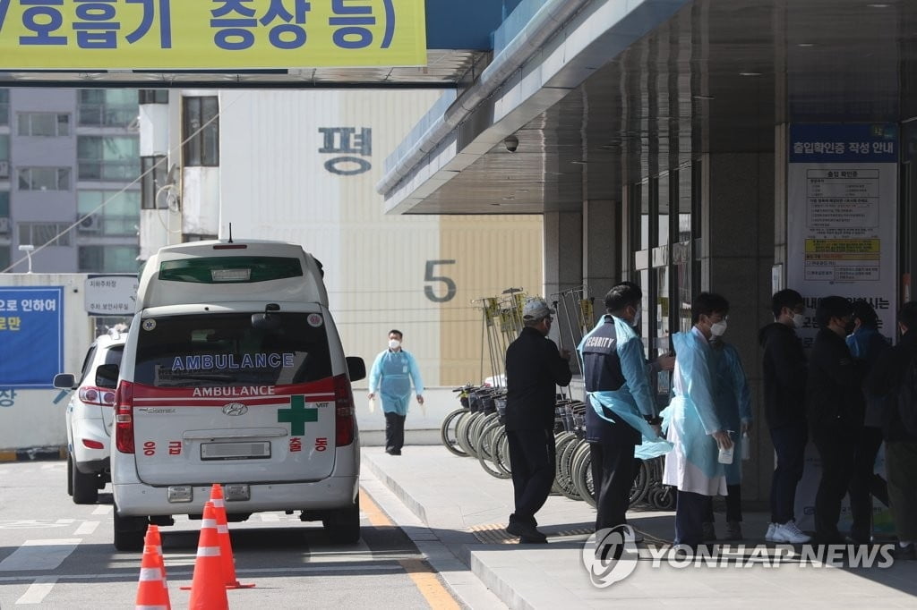 수도권 확산 `위험수위`...대형·요양병원 집단감염 우려 커