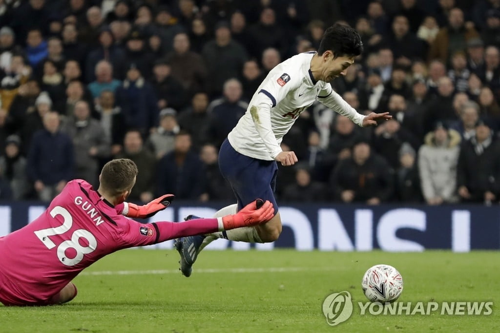 `손흥민 몸값` 200억 하락...축구선수 가치 12조원 사라져