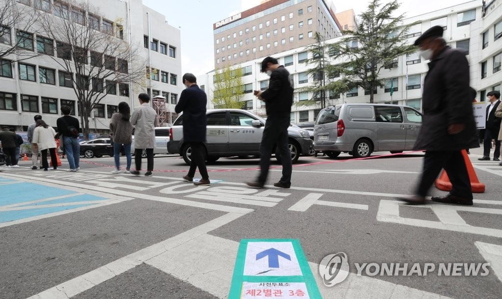 中 연구진 "코로나19, 공기 중 에어로졸 4m까지 확산"