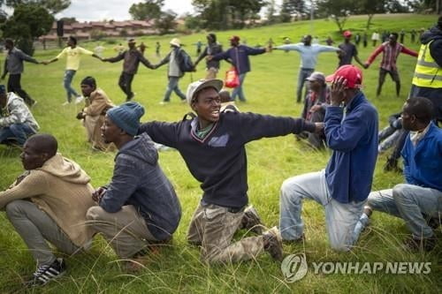 남아공 `봉쇄령` 내렸지만…수만명 노숙자 길거리 방치 `초비상`