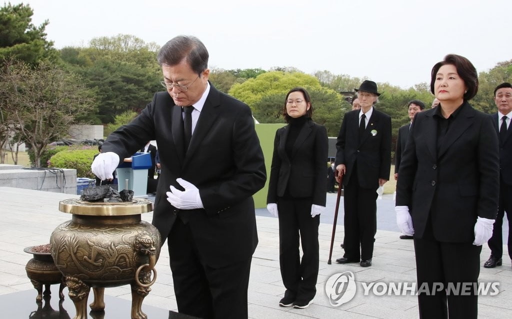 문대통령, 취임 후 처음으로 4·19 기념식 참석…"유네스코 유산 등재 추진"