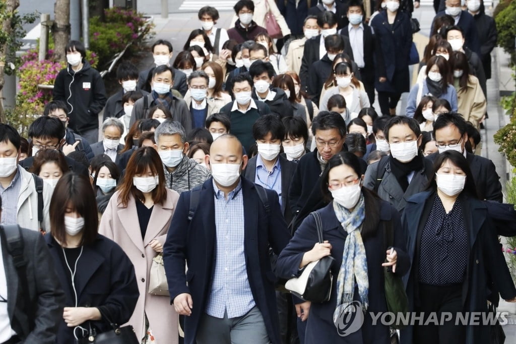 코로나19 새 거점된 日 `의료붕괴 위기`…美 봉쇄완화 돌입