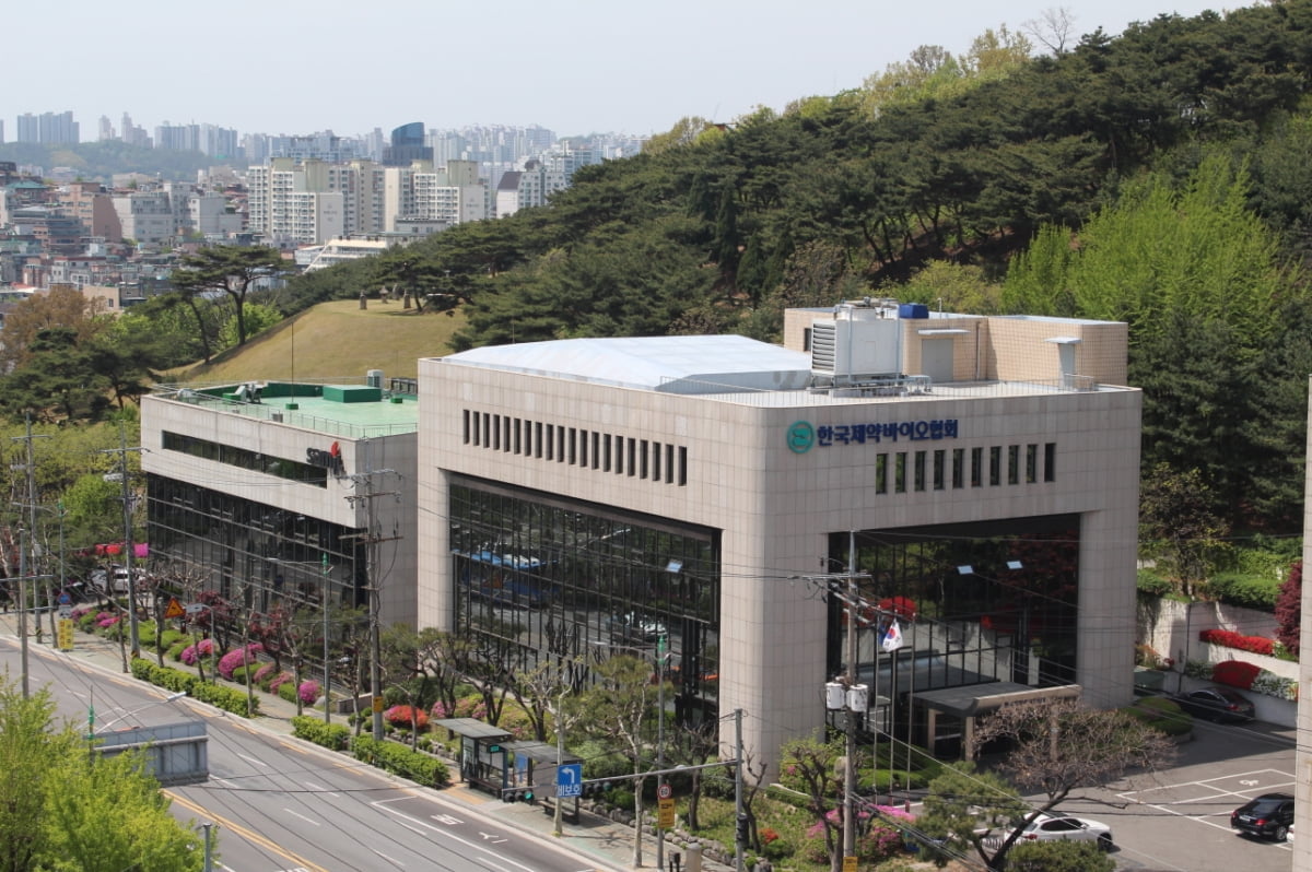 국내 제약·바이오업계, 공동출자·공동개발 추진한다