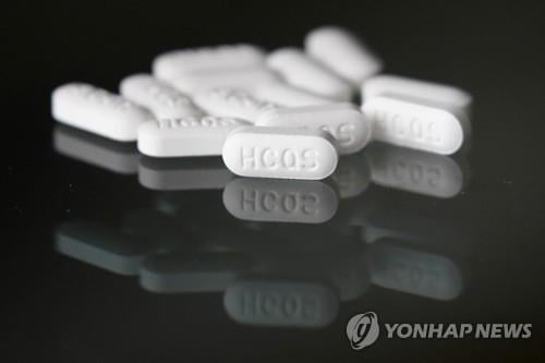 미국 FDA "부작용 우려, 병원서만 써야"...`트럼프 극찬` 클로로퀸 경고