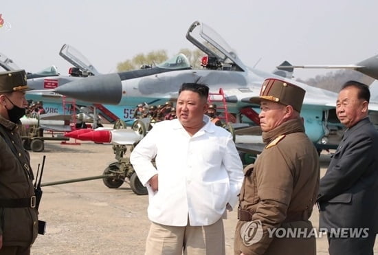 `김정은 어디에`…WP "평양 뒤숭숭, 모든 것 사재기"