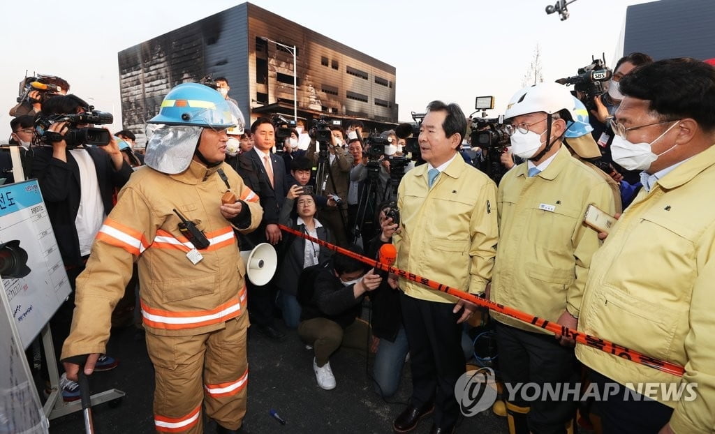 정총리, 이천 화재현장 긴급방문…"사망자 수습·유가족 지원에 만전"