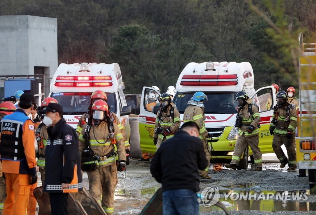 이천 물류창고 화재 사망자 38명…지상 2층서 18명 발견