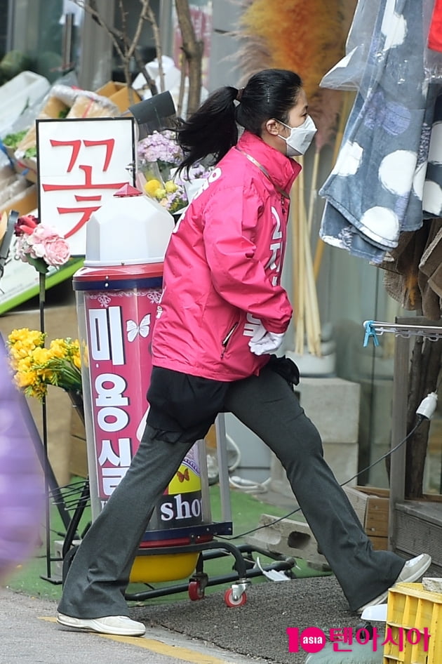 [현장에서] '미모 여전하네' 심은하, 지상욱 유세 현장서 내조의 여왕 등극