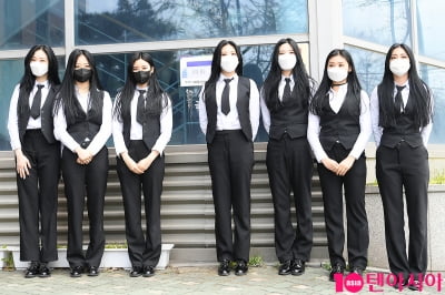 [TEN 포토] 시그니처 '블랙앤화이트 패션으로 사전투표 참석'