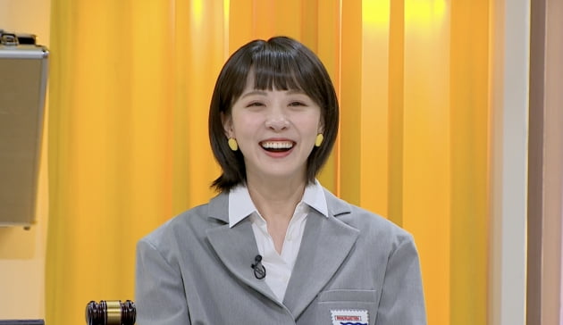 '정산회담'에 출연한 방송인 김민아/ 사진=JTBC 제공