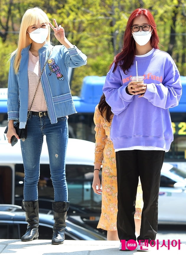 [TEN 포토] 에이핑크 김남주X윤보미 '머리에도 꽃이 피었어요'