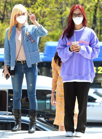 [TEN 포토] 에이핑크 김남주X윤보미 '머리에도 꽃이 피었어요'