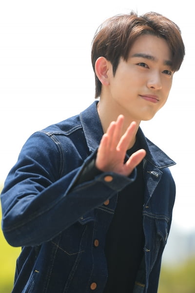 [TEN 포토] 갓세븐 진영, '상큼한 비타민 인사'