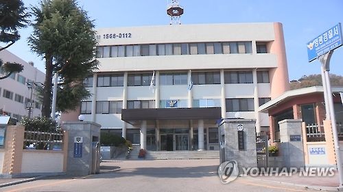 여성에게 필로폰 탄 술 마시게 한 50대 남성 2명 체포