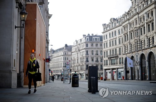 영국 "이달 말까지 코로나19 검사역량 하루 10만건으로 확대"(종합)