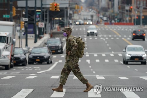 '희미한' 희망의 불빛?…뉴욕주 "코로나19 정점 근접 가능성"