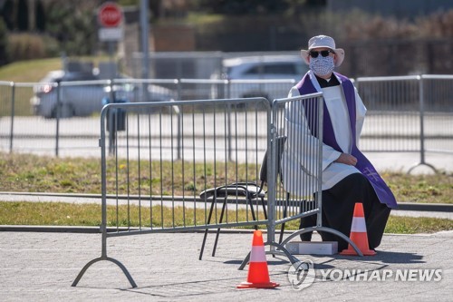 폴란드, 16일부터 마스크 의무화…상점운영금지 연장