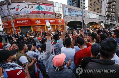 "봉쇄로 굶어죽겠다" 곳곳 시위·분신…'코로나 민중봉기' 우려