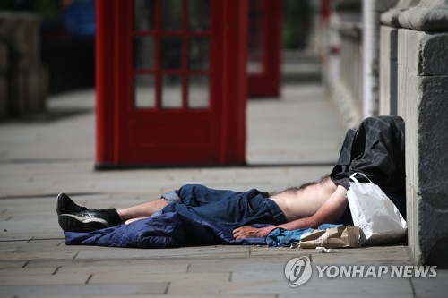 영국 뜻밖에 '자활 실험'…노숙인 5천400명에 호텔스위트룸