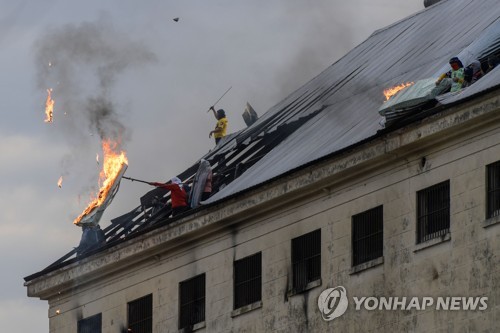 "감옥 안에서 죽을 순 없다"…아르헨 수감자 코로나19 폭동