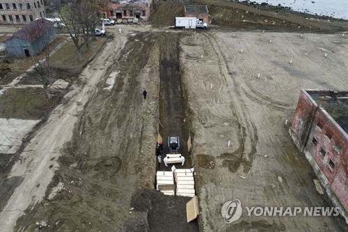 참혹한 뉴욕, '묘지섬' 집단매장…확진자 다른 나라보다도 많아(종합)