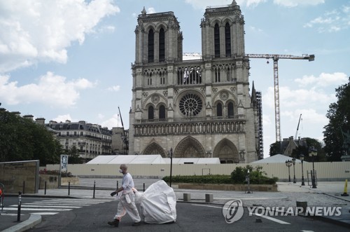 코로나19로 중단된 파리 노트르담성당 복구공사 재개