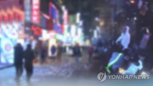 유흥업소·술집·PC방서 속속…코로나19 집단감염 우려 커져