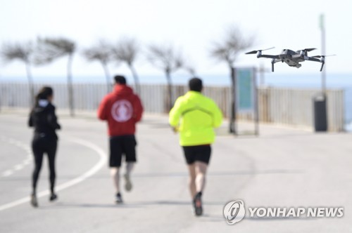 영상공개로 망신주고 '부활절 초콜릿'도 금지…영국서 불만 고조