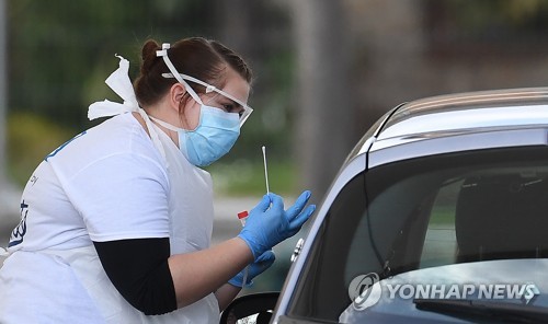 "영국서 코로나19로 하루 790명 숨졌다는데…실제는 더 많을 것"