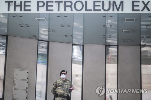 국제유가 '대규모 감산 불확실성' 롤러코스터…WTI 9.3%↓