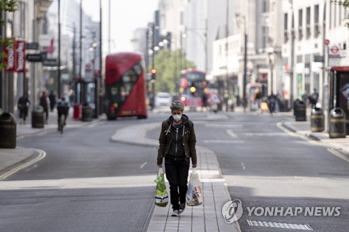 영국 코로나19 확진자 10만명·사망자 1만3천명 넘어