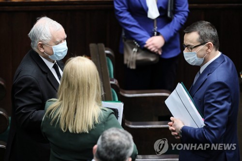 폴란드, 제한조치 완화…내달 4일부터 호텔·백화점 문 열어