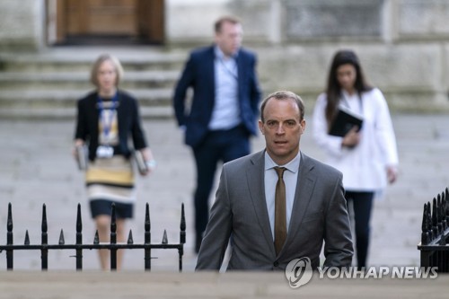 영국 정부 "코로나19 제2 정점 안된다"…봉쇄조치 완화에 신중론