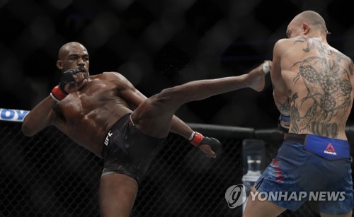 UFC 존 존스, 감옥행 모면…1년간 보호 감찰에 전자발찌 착용