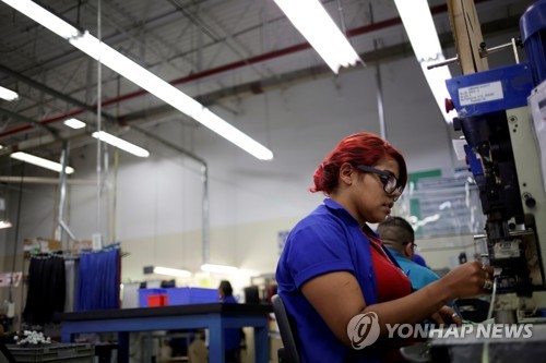 코로나 충격에도 대규모 경기부양 없는 멕시코…경제계 반발