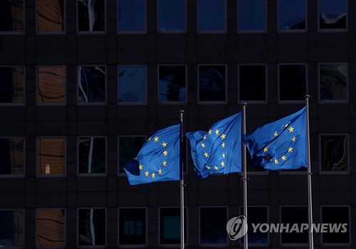 EU 집행위 "회원국에 EU 입국 제한 5월 15일까지 연장 요청"