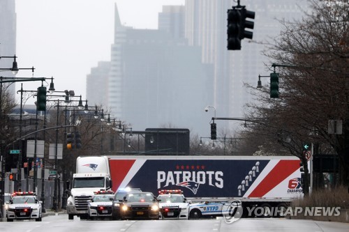 NFL 뉴잉글랜드의 아름다운 '애국'…뉴욕에 마스크 '터치다운'