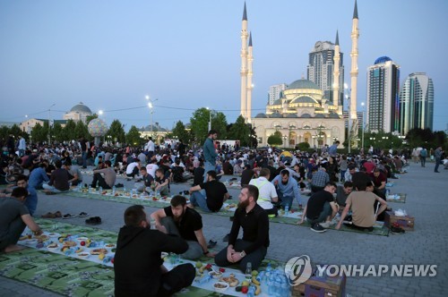 길거리 만찬도, 순례도 실종…라마단도 '코로나 거리두기'