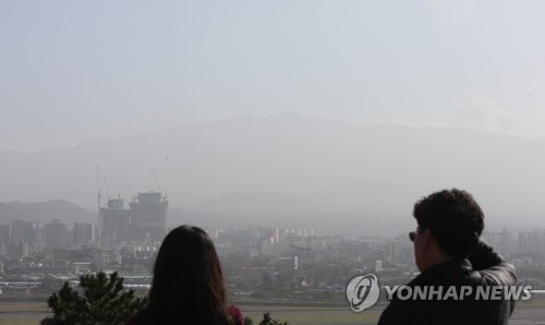 제주, 맑지만 중국발 황사 영향…"강풍·화재 주의"