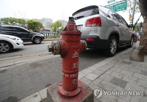 불법 주정차 주민신고 1년간 75만건…'횡단보도 위 주차' 55%