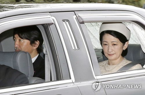 일왕 승계 1순위 공표 '릿코시노레이' 코로나19 확산에 연기