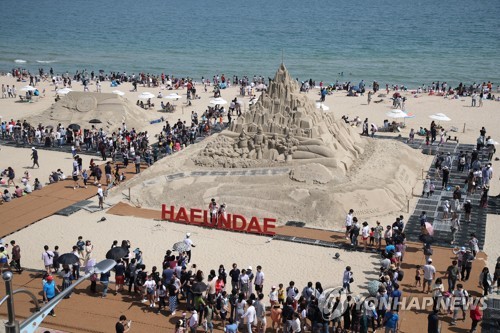 부산 해운대 모래 축제 연기…해수욕장 6월 개장도 고심