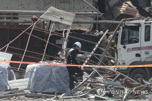 '보일러 폭발로 12명 사상' 양주 가죽공장 대표 등 3명 입건