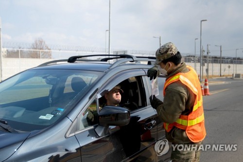 주한미군 16·17번째 코로나19 확진…오산·평택기지 근로자(종합)