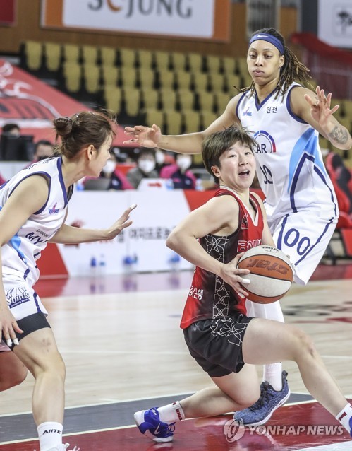 프로농구 사상 첫 최단신 선수가 '최고 연봉'…BNK 가드 안혜지